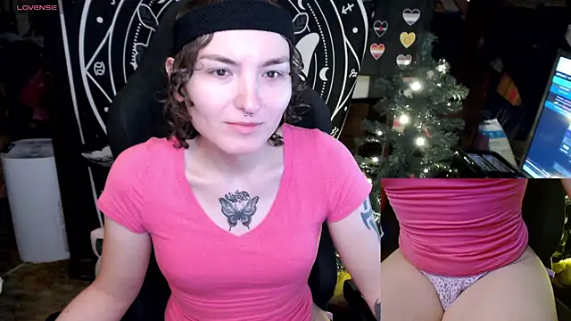 Snapshot of BrandiWRLD_999 chatting on December 27, 7:03 pm BrandiWRLD 999 online show from December 27, 7:03 pm