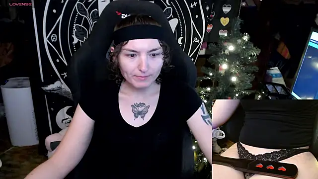 Snapshot of BrandiWRLD_999 chatting on December 31, 6:46 pm BrandiWRLD 999 online show from December 31, 6:46 pm