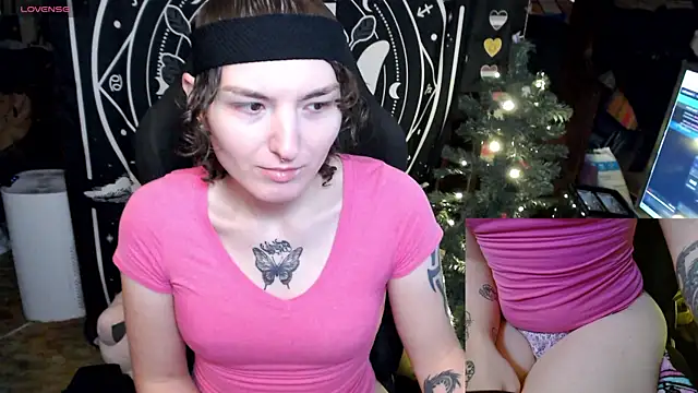 Snapshot of BrandiWRLD_999 chatting on January 2, 7:18 pm BrandiWRLD 999 online show from January 2, 7:18 pm