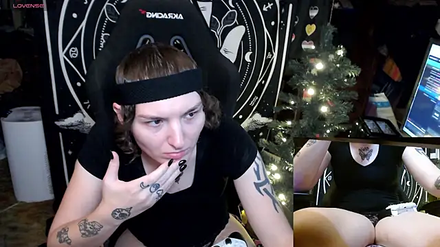 Snapshot of BrandiWRLD_999 chatting on January 4, 3:07 am BrandiWRLD 999 online show from January 4, 3:07 am