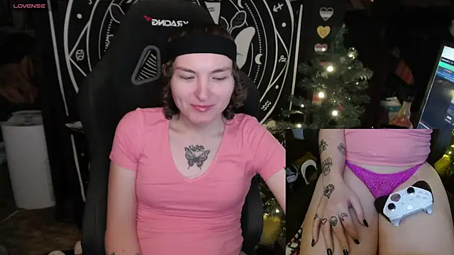 Snapshot of BrandiWRLD_999 chatting on January 14, 6:28 pm BrandiWRLD 999 online show from January 14, 6:28 pm