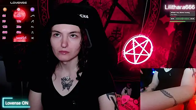 Snapshot of BrandiWRLD_999 chatting on October 30, 7:47 pm BrandiWRLD 999 online show from October 30, 7:47 pm