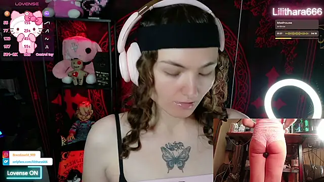 Snapshot of BrandiWRLD_999 chatting on December 14, 8:24 pm BrandiWRLD 999 online show from December 14, 8:24 pm