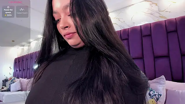 Snapshot of emma_carterr1 chatting on October 25, 1:40 pm emma carterr1 online show from October 25, 1:40 pm