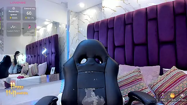 Snapshot of emma_carterr1 chatting on November 3, 1:45 pm emma carterr1 online show from November 3, 1:45 pm