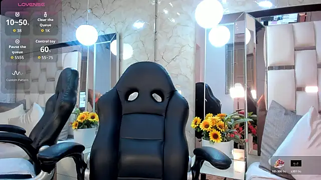 Snapshot of emma_carterr1 chatting on November 7, 12:27 pm emma carterr1 online show from November 7, 12:27 pm