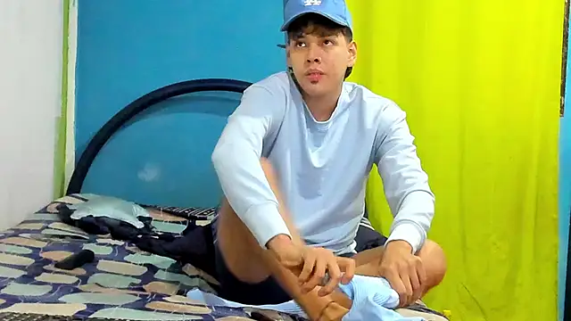 zackmontieel online show from December 27, 8:24 am