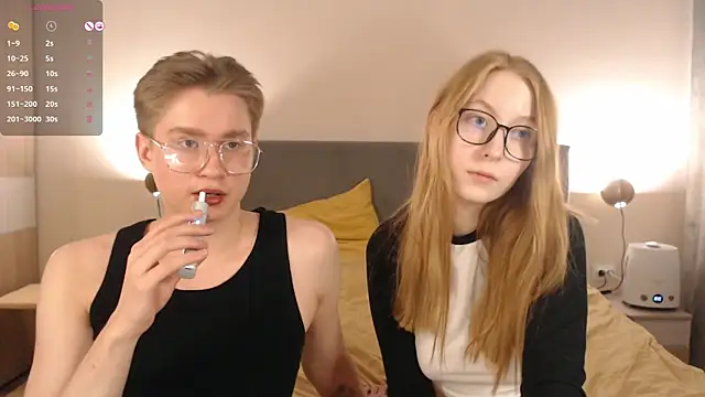 Snapshot of AliceStoneJhonyStone chatting on January 17, 10:11 am AliceStoneJhonyStone online show from January 17, 10:11 am