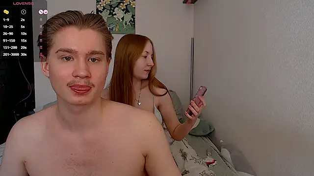 Snapshot of AliceStoneJhonyStone chatting on March 17, 11:53 am AliceStoneJhonyStone online show from March 17, 11:53 am