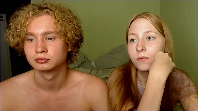 Snapshot of AliceStoneJhonyStone chatting on September 12, 8:31 pm AliceStoneJhonyStone online show from September 12, 8:31 pm