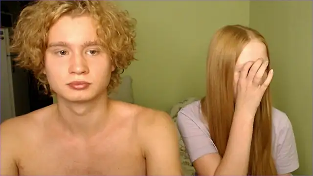 Snapshot of AliceStoneJhonyStone chatting on September 15, 3:34 pm AliceStoneJhonyStone online show from September 15, 3:34 pm