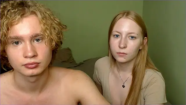 Snapshot of AliceStoneJhonyStone chatting on September 25, 4:21 pm AliceStoneJhonyStone online show from September 25, 4:21 pm