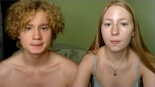 Snapshot of AliceStoneJhonyStone chatting on September 28, 8:03 pm AliceStoneJhonyStone online show from September 28, 8:03 pm