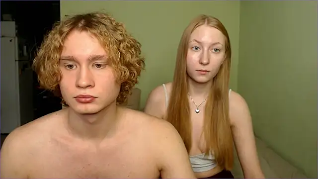 Snapshot of AliceStoneJhonyStone chatting on November 19, 9:09 am AliceStoneJhonyStone online show from November 19, 9:09 am