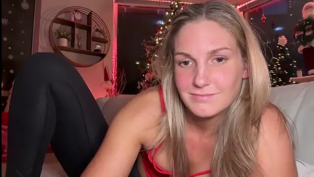 Snapshot of Graciemae_baexx chatting on December 14, 11:45 pm Graciemae baexx online show from December 14, 11:45 pm