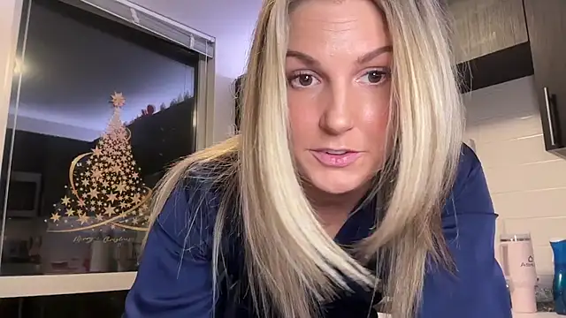 Snapshot of Graciemae_baexx chatting on December 27, 11:31 pm Graciemae baexx online show from December 27, 11:31 pm