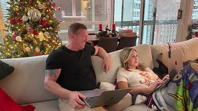 Snapshot of Graciemae_baexx chatting on December 29, 8:15 pm Graciemae baexx online show from December 29, 8:15 pm