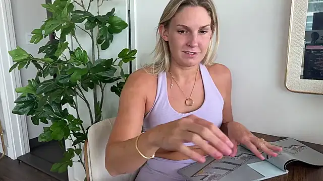 Snapshot of Graciemae_baexx chatting on September 12, 5:13 pm Graciemae baexx online show from September 12, 5:13 pm