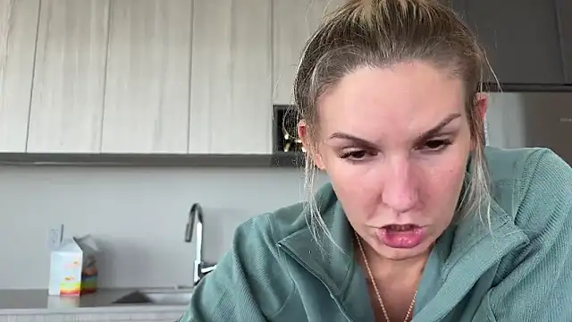 Snapshot of Graciemae_baexx chatting on September 13, 4:40 pm Graciemae baexx online show from September 13, 4:40 pm