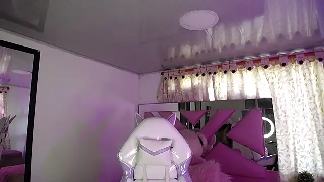 Mia Fischer online show from February 6, 7:07 pm