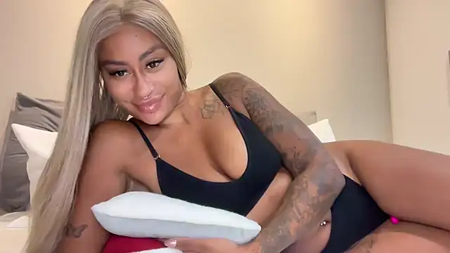 Snapshot of CoCo-Queen chatting on February 7, 6:14 am CoCo-Queen online show from February 7, 6:14 am