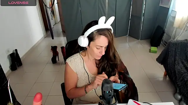 Snapshot of jessiburningheels chatting on February 18, 1:22 pm jessiburningheels online show from February 18, 1:22 pm