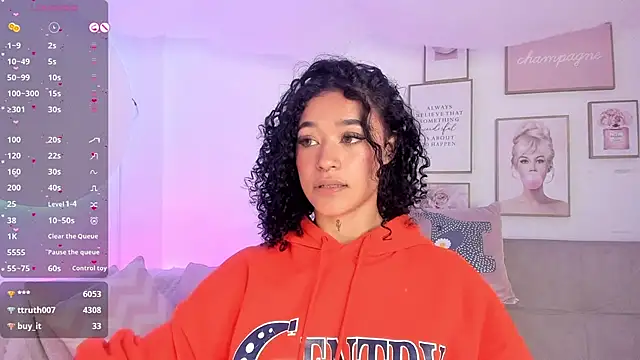 Crystal Dluna online show from January 15, 6:51 pm