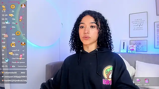 Crystal Dluna online show from February 5, 3:52 pm