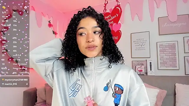 Crystal Dluna online show from February 19, 6:32 pm