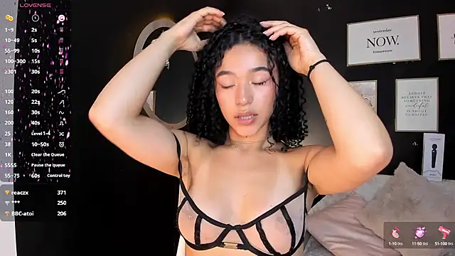 Crystal Dluna online show from February 26, 8:11 pm