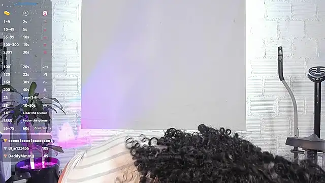 Crystal Dluna online show from March 7, 6:54 pm