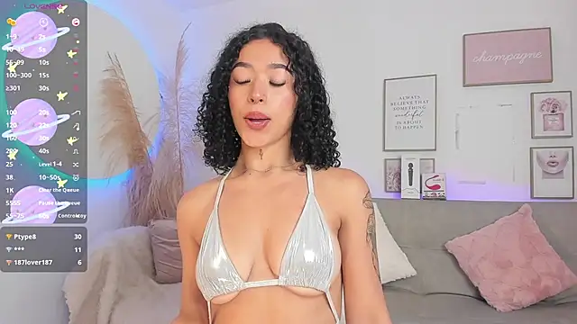 Crystal Dluna online show from March 12, 6:44 pm