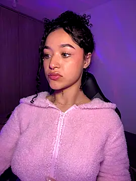 Crystal Dluna online show from September 27, 2:33 pm