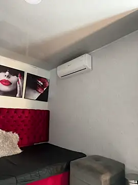 Snapshot of KENDER21_ chatting on February 28, 12:20 pm KENDER21 online show from February 28, 12:20 pm