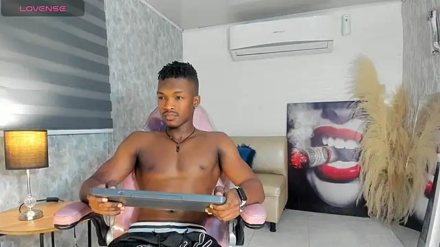 Snapshot of KENDER21_ chatting on November 12, 8:52 pm KENDER21 online show from November 12, 8:52 pm