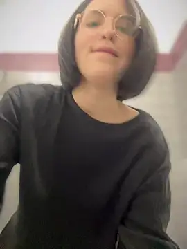 meow girl online show from December 13, 1:12 pm