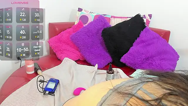 yahaira  online show from December 3, 1:32 pm