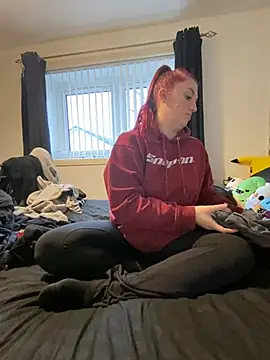 Snapshot of Stoner_BarbieXX chatting on December 17, 12:00 pm Stoner BarbieXX online show from December 17, 12:00 pm