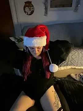 Snapshot of Stoner_BarbieXX chatting on December 24, 10:28 pm Stoner BarbieXX online show from December 24, 10:28 pm