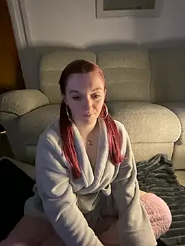 Snapshot of Stoner_BarbieXX chatting on January 7, 10:19 pm Stoner BarbieXX online show from January 7, 10:19 pm