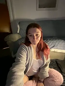 Snapshot of Stoner_BarbieXX chatting on February 5, 10:44 pm Stoner BarbieXX online show from February 5, 10:44 pm