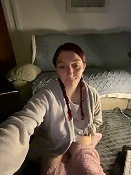 Snapshot of Stoner_BarbieXX chatting on February 10, 10:51 pm Stoner BarbieXX online show from February 10, 10:51 pm