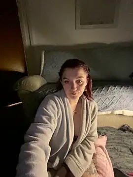 Snapshot of Stoner_BarbieXX chatting on February 11, 11:12 pm Stoner BarbieXX online show from February 11, 11:12 pm