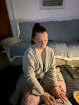 Snapshot of Stoner_BarbieXX chatting on February 16, 10:54 pm Stoner BarbieXX online show from February 16, 10:54 pm