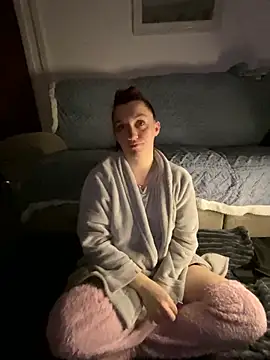 Snapshot of Stoner_BarbieXX chatting on February 17, 10:36 pm Stoner BarbieXX online show from February 17, 10:36 pm