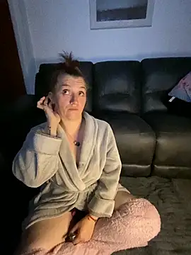 Snapshot of Stoner_BarbieXX chatting on September 22, 10:23 pm Stoner BarbieXX online show from September 22, 10:23 pm