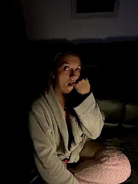 Snapshot of Stoner_BarbieXX chatting on September 29, 9:41 pm Stoner BarbieXX online show from September 29, 9:41 pm