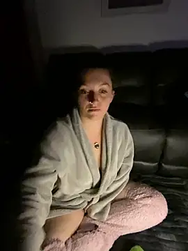 Snapshot of Stoner_BarbieXX chatting on October 2, 9:55 pm Stoner BarbieXX online show from October 2, 9:55 pm