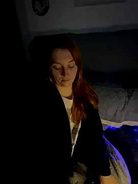 Snapshot of Stoner_BarbieXX chatting on December 17, 11:00 pm Stoner BarbieXX online show from December 17, 11:00 pm