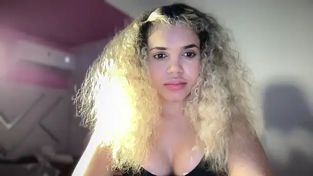 Snapshot of brithneysquirt chatting on November 30, 2:26 am brithneysquirt online show from November 30, 2:26 am